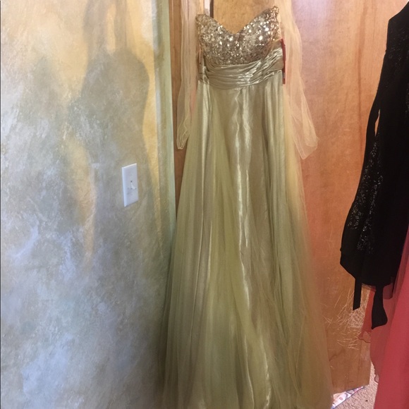 Dancing Queen Gorgeous Gold Prom Dress - Picture 2 of 6